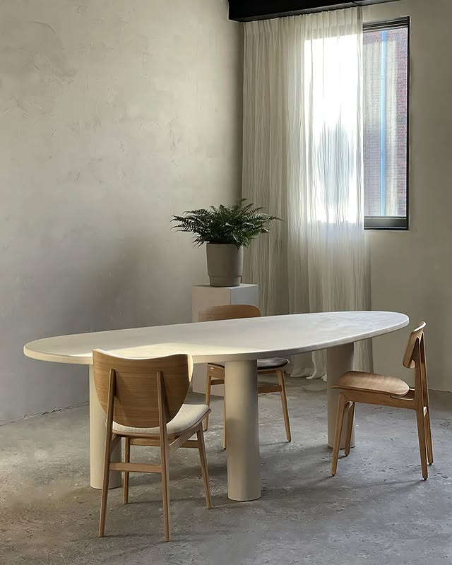 Amari dining table