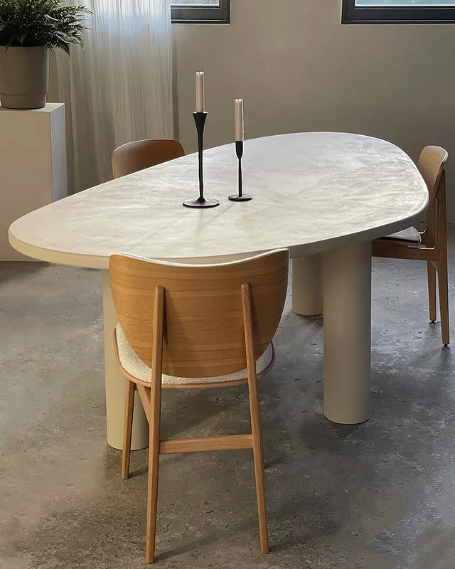 Amari dining table