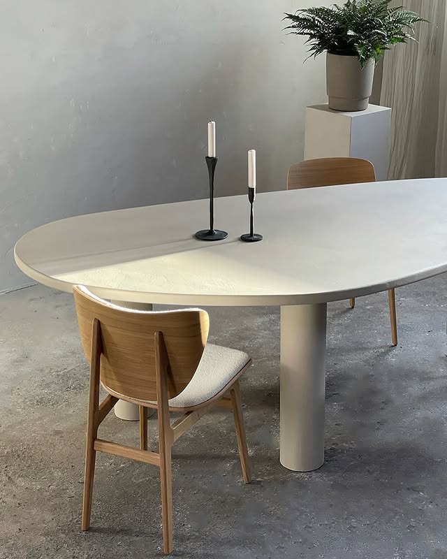 Amari dining table