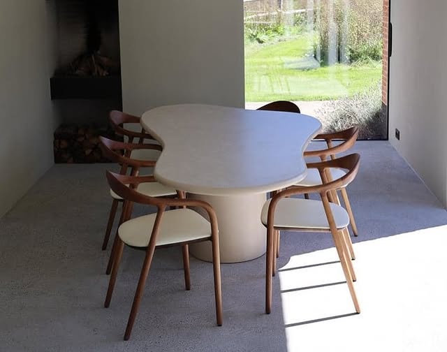 Berna dining table